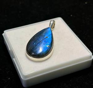 Colgante de Labradorita Azul – Plata de Ley 92.5, Gema Multifacética - Product Image 4