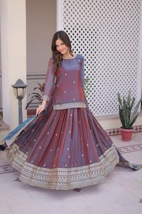 Lehenga Tradicional India Bordada para Fiesta, de Chifón Fendy con Trabajo de Bordado de Lentejuelas Zari, Top y Lehenga con Dupatta - Product Image 3