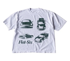 Camiseta de Hombre con Estampado de Auto Flat-Six, Manga Corta, Cuello Redondo, Corte Regular, 100% Algodón Jersey, Diseño Serigrafiado - Product Image 4