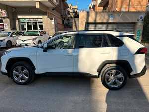 Toyota RAV4 2.5 Híbrido AWD SUV Dinámico Automático, Vehículo Familiar de Bajo Consumo - Product Image 4