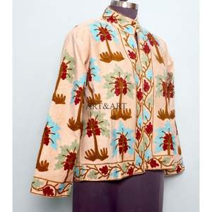 Veste en tissu Cotrise matelassé brodé de fleurs faites à la main, avec détails boutonnés, doublure en coton rayé, respirante, écologique, pour l'hiver - Product Image 3