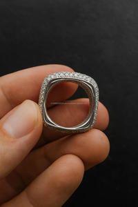 Bague de luxe unisexe en argent sterling plaqué rhodium avec pavé de moissanite en cluster, style hip-hop, pour lui et elle, idéale comme cadeau - Product Image 2