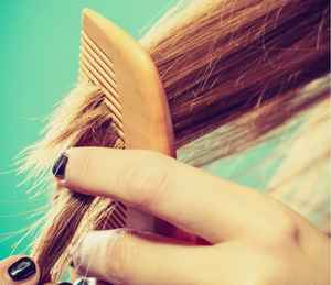 Peigne de massage du cuir chevelu à manche en bois pour l'élimination des pellicules et le démêlage des cheveux, artisanat naturel - Product Image 2