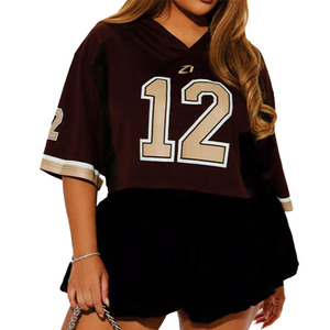 Camiseta deportiva corta de fútbol americano personalizada en negro y dorado, con cuello en V, de poliéster, estilo casual y atlético para mujer. - Product Image 3