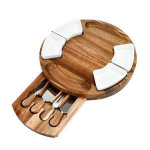 Ensemble de planches à fromage rondes en bois d'acacia avec couteaux, bols en céramique, spatules et accessoires de service - Product Image 3