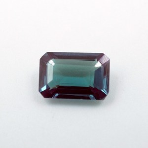 พลอยอเล็กซานไดรต์ธรรมชาติ 0.90 กะรัต ทรงคุชชั่น เปลี่ยนสีได้ HAYAAT GEMS สำหรับทำเครื่องประดับ - Product Image 1