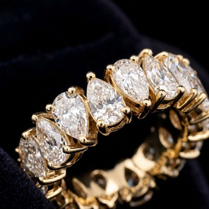 Anillo de Eternidad Clásico Vintage con Diamantes de Corte Pera, Certificado por IGI, Oro Amarillo de 18K, Engaste de Garras, para Bodas y Fiestas - Product Image 1