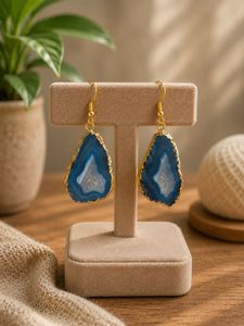 Boucles d'oreilles pendantes modernes en agate naturelle de qualité supérieure pour femmes, design vintage, forme fantaisie, géode bleue claire, druzy - Product Image 3