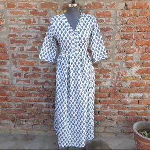 ชุดเดรสอินเดียผ้าฝ้ายพิมพ์ลายด้วยมือ 100% คอวี แขนยาว ลายดอกไม้ สไตล์ลำลอง ทั้งแบบทูนิคและเดรสยาวสำหรับผู้หญิง - Product Image 1