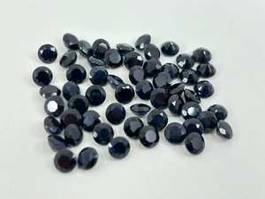 Saphir noir facetté de forme ronde, pierres précieuses en vrac, tailles assorties de 1,5 mm à 5,75 mm, lot calibré pour la fabrication de bijoux - Product Image 3