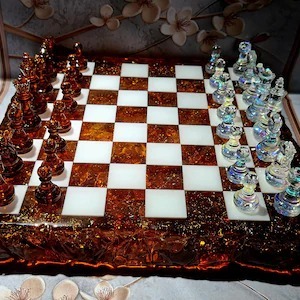 Échiquier sportif artistique en résine fait main Belladec avec résine époxy de haute qualité et des motifs classiques - Product Image 4