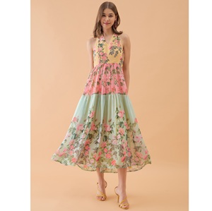 Robe Maxi Évasée Multicolore à Imprimé Floral et Dos Nu, Préférée des Femmes, pour Usage Quotidien, Décontracté et Domestique, à Prix de Gros - Product Image 1