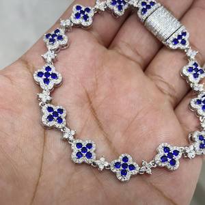 Bracelet délicat en argent plaqué or avec pierres précieuses Moissanite, motif trèfle bleu, cadeau tendance pour elle - Product Image 2