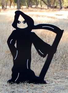 เครื่องประดับสวนเหล็กสำหรับวันฮาโลวีน ตกแต่งพื้นที่กลางแจ้งด้วยเสน่ห์แฟนตาซีสีเข้ม เหมาะสำหรับกิจกรรมกลางคืนในฤดูกาลนี้ - Product Image 5