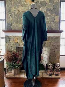 เดรสคาฟทันผ้าเรยอนสีเขียวลายมัดย้อมสไตล์ญี่ปุ่นไซส์พลัส งานศิลปะที่สวมใส่ได้สไตล์โบโฮ - Product Image 2