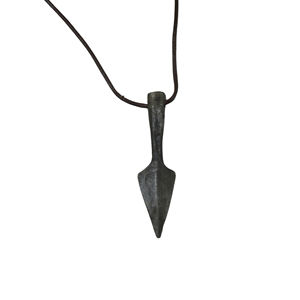 Amuleto de Hierro Forjado, Talismán Hecho a Mano, Amuleto de Runas, Acabado en Zinc Negro con Correa de Cuero - Product Image 3
