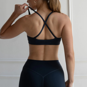 Ensemble de yoga noir pour femmes, leggings taille haute, soutien-gorge de sport, vêtements de sport, leggings de fitness sans couture et soutien-gorge de sport pour femmes, ensemble d'entraînement - Product Image 4
