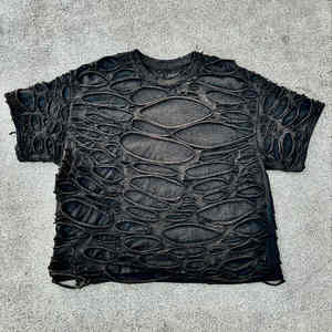 เสื้อยืดโอเวอร์ไซส์ที่ออกแบบมาด้วยเนื้อผ้าที่ระบายอากาศได้ดีและทรงที่พลิ้วไหว เหมาะสำหรับผู้ที่ชื่นชอบการเป็นผู้นำเทรนด์ที่เน้นความสบายและสไตล์ที่ไม่ซ้ำใคร - Product Image 1