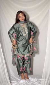 Haut en satin brodé lourd avec salwar Farshi à manches longues et dupatta en soie organza entièrement cousu, idéal pour les fêtes (NW3081) DC - Product Image 3