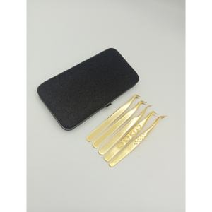 Pince à épiler pour cils avec pointe droite pour un travail de précision et une application propre des cils classiques - Product Image 1