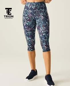 Leggings 3/4 sculptants pour femmes, motif léopard vert, effet push-up, coupe capri, style sport actif, avec logo personnalisé et marque privée, vente en gros - Product Image 2