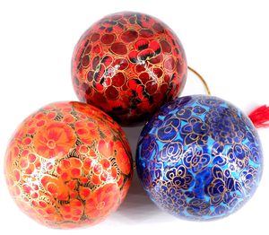 Bolas de Navidad de Papel Maché Hechas a Mano, Azules, Doradas y Rojas, Pintadas a Mano, Elegantes, de Alta Calidad, Decoración Tradicional Colgante de Jammu - Product Image 1