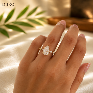 Bague de fiançailles romantique en moissanite avec diamant taille goutte d'eau, en or jaune 18 carats vermeil, sertie à griffes - Product Image 3