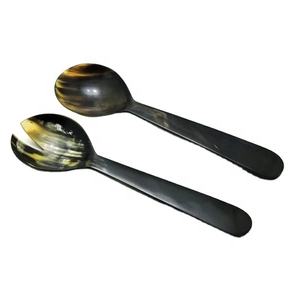 Ensemble de cuillère et de fourchette à salade en corne naturelle décorative personnalisée faite à la main, ustensile de service de cuisine - Product Image 1