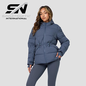 Vente en gros de manteaux d'hiver pour femmes, de haute qualité, sur mesure, à capuche, rembourrés, écologiques, imperméables, légers, avec fermeture éclair et motifs - Product Image 1