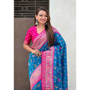 ผ้าไหมเนื้อนุ่มสีน้ำเงินลายทอแบบ Zari ยี่ห้อ Elite Weaves รุ่น Patola Leheriya พร้อมลายทอแบบตัดกัน เสื้อผ้าอินเดียและปากีสถาน น้ำหนัก 700 กรัม - Product Image 2