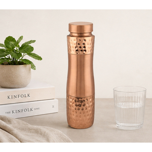 Bouteille d'eau moderne en cuivre pur demi-martelé, anti-fuite et sans raccords, récipient ayurvédique pour boire, idéale pour le yoga, la maison et le bureau, ou comme cadeau. - Product Image 2