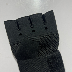 Gants de boxe et d'haltérophilie noirs sans doigts avec support de poignet, en néoprène respirant pour l'entraînement et la protection des mains en salle de sport - Product Image 5
