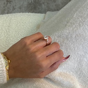 Bague de fiançailles en diamant de laboratoire de 3,50 carats, taille ovale avec pierres latérales taille poire, or rose 14 carats, bague à trois pierres - Product Image 2