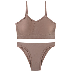 Ensemble de lingerie sans couture pour femme, bralette à maintien léger avec coussinets et culotte en jersey, élasthanne et nylon, lavable en machine - Product Image 2