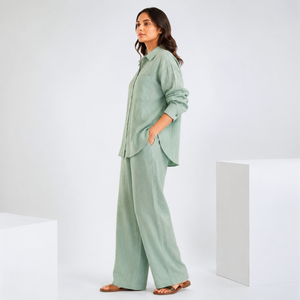 Ensemble coordonné deux pièces pour femmes, chemise à manches longues boutonnée, pantalon large, tenue décontractée légère |   Ensembles décontractés pour tous les jours - Product Image 2