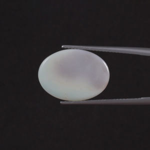 โอปอลสีขาวธรรมชาติแบบขายส่ง น้ำหนัก 6.02 กะรัต รูปทรงวงรี ขนาด 18.5x13.5 มม. ได้รับการรับรองจาก IGI ขัดเงาด้วยมือ ลงแว็กซ์/น้ำมัน แบบเบา - Product Image 3