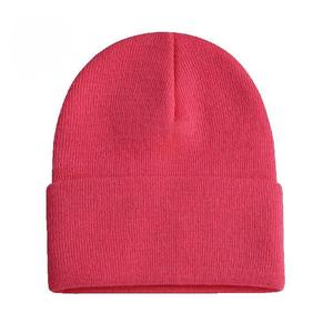 Bonnet en tricot multicolore à pois avec options de fils personnalisés pour les détaillants de mode, les marques de vêtements en marque blanche et la vente en gros - Product Image 5