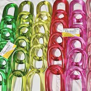 งานศิลปะเรซิ่นตกแต่ง ดีไซน์ใหม่สีสันสดใส โซ่เรซิ่นขนาดใหญ่และขนาดเล็ก มีจำหน่าย พร้อมบริการสลักโลโก้ตามสั่ง - Product Image 1