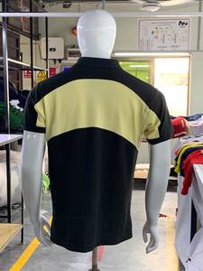 เสื้อโปโลแขนสั้นผู้ชายลายบล็อกสีพร้อมลายเรขาคณิต ผ้าถักระบายอากาศ สวมใส่สบาย ติดกระดุม - Product Image 2