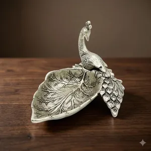 Plato para Frutos Secos en Forma de Pavo Real Plateado – Pequeño - Product Image 3