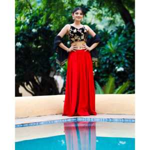 ชุดเลเฮนกาสีดำทรงเอไลน์สุดหรู พร้อมเสื้อครอปสายเดี่ยว - Product Image 6