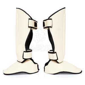 Espinilleras de calidad premium con diseño de primera clase, espuma absorbente de impactos y material transpirable que garantiza máxima comodidad. - Product Image 3