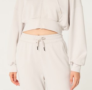 เสื้อฮู้ดดี้ผู้หญิงดีไซน์ใหม่ล่าสุด สีสันสดใส ปรับแต่งสีได้ ใส่โลโก้ด้านหน้าได้ ผ้าฟลีซเนื้อนุ่ม ระบายอากาศได้ดี เหมาะสำหรับฤดูหนาว ฤดูใบไม้ร่วง และฤดูใบไม้ผลิ - Product Image 3