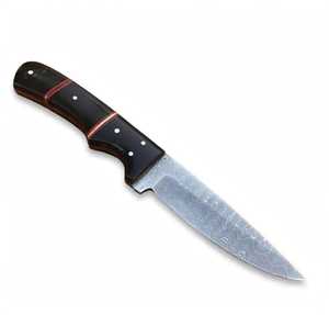 Couteau utilitaire d'extérieur en acier Damas fait main sur mesure avec manche en composite noir et accent cramoisi - Product Image 5