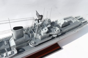 HR.MS. Modelo de Barco de Guerra Holandés FRIESLAND Hecho a Mano en Madera por Fabricante Vietnamita para Decoración, Colección o Regalo - Product Image 3