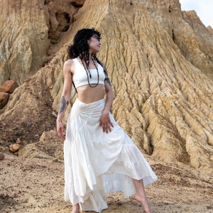 Falda Flamenca de Algodón con Elegante Silueta Asimétrica Cruzada y Detalle de Volantes Fluidos para un Look Romántico Bohemio - Product Image 2