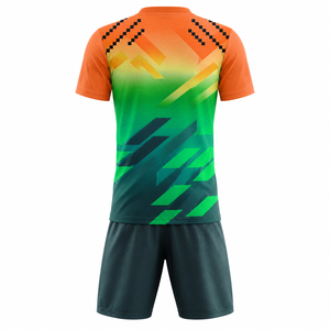 Ensemble d'uniformes de football pour hommes, personnalisés, respirants, de qualité supérieure, légers, en polyester 100 %, avec design imprimé par transfert thermique, pour clubs - Product Image 2