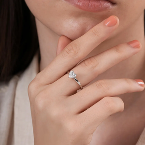 Anillo de Compromiso con Diamante Cultivado en Laboratorio, Certificado IGI, Piedra Central Elegante Estilo Solitario con Diamantes de Acento Ocultos, Anillo de Propuesta - Product Image 2