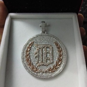 Pendentif cercle personnalisé bicolore avec lettre, en argent 925 plaqué or 18 carats, Moissanite, Bijou de luxe Hip Hop Bling Iced pour homme, idéal pour les soirées - Product Image 2