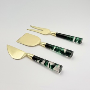 ชุดชีสโลหะสีทองสุดฮิต พร้อมด้ามจับเรซิ่นสีดำ บรรจุในกล่อง สำหรับโต๊ะอาหารเช้า ชุดอุปกรณ์ทาเนยและชีส - Product Image 4